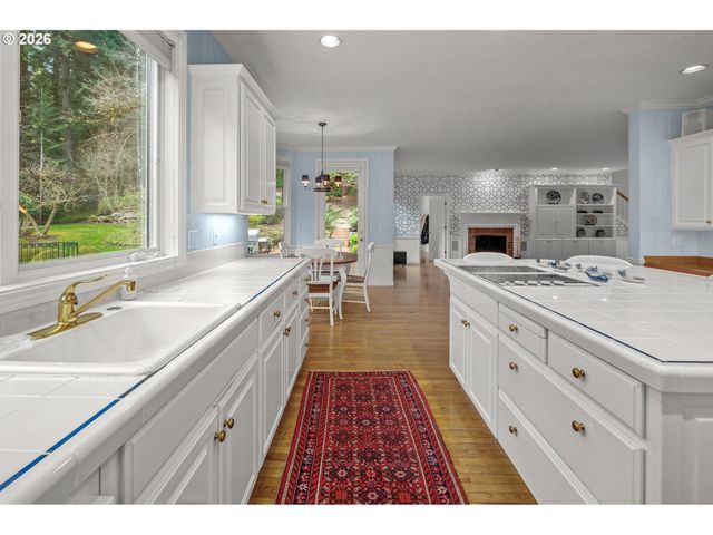 1439 Sw HIGHLAND Rd, Portland, OR 97221