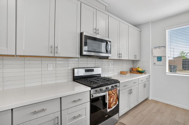 2103 Knotty Pine Way, Plumas Lake, CA 95961