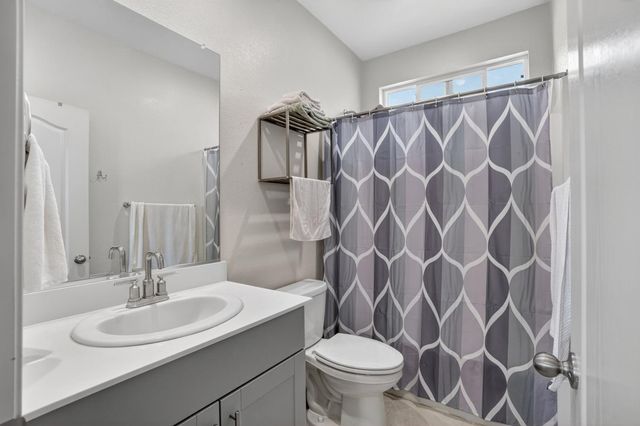 2103 Knotty Pine Way, Plumas Lake, CA 95961