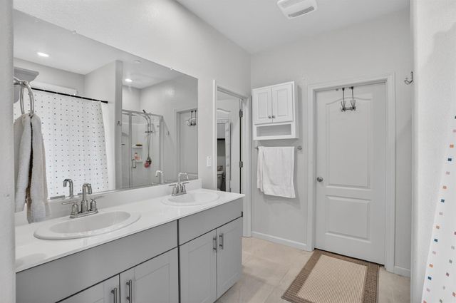 2103 Knotty Pine Way, Plumas Lake, CA 95961