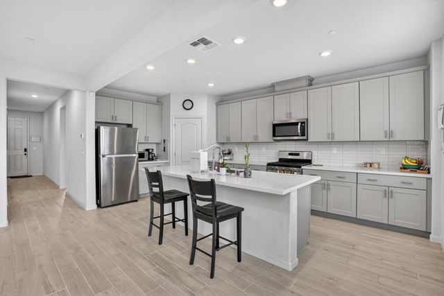 2103 Knotty Pine Way, Plumas Lake, CA 95961