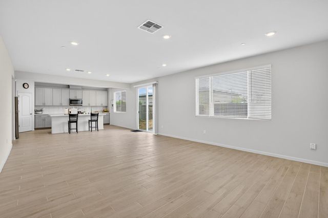 2103 Knotty Pine Way, Plumas Lake, CA 95961