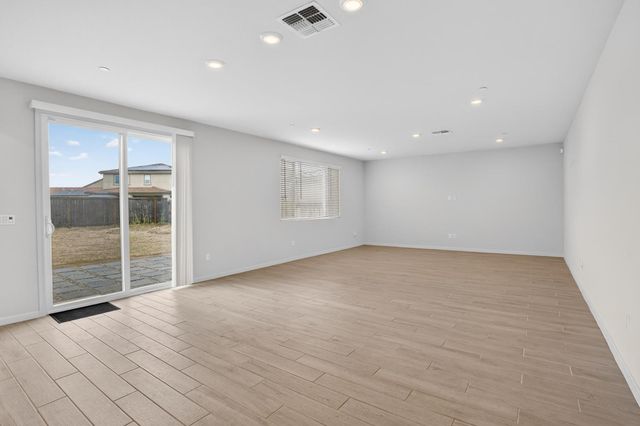 2103 Knotty Pine Way, Plumas Lake, CA 95961
