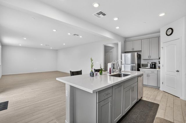 2103 Knotty Pine Way, Plumas Lake, CA 95961