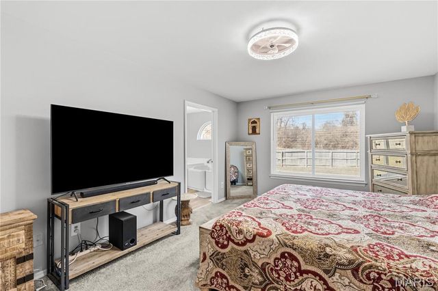 7 Country Lane Court, Florissant, MO 63033