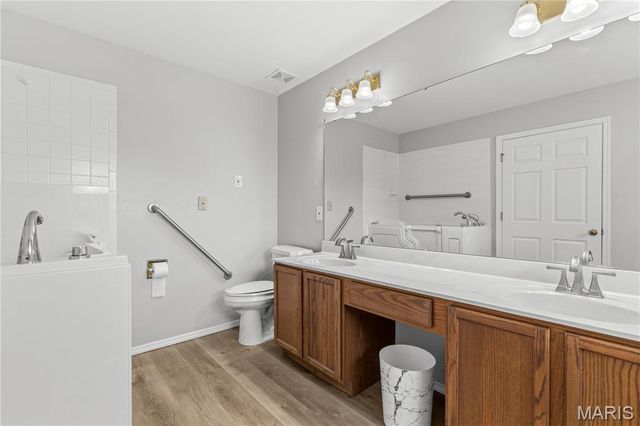 7 Country Lane Court, Florissant, MO 63033