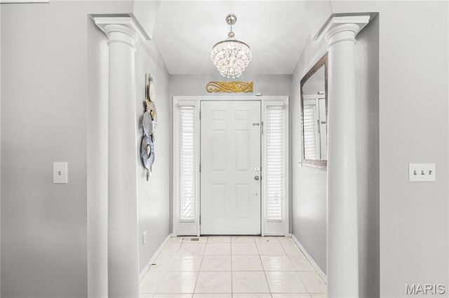 7 Country Lane Court, Florissant, MO 63033