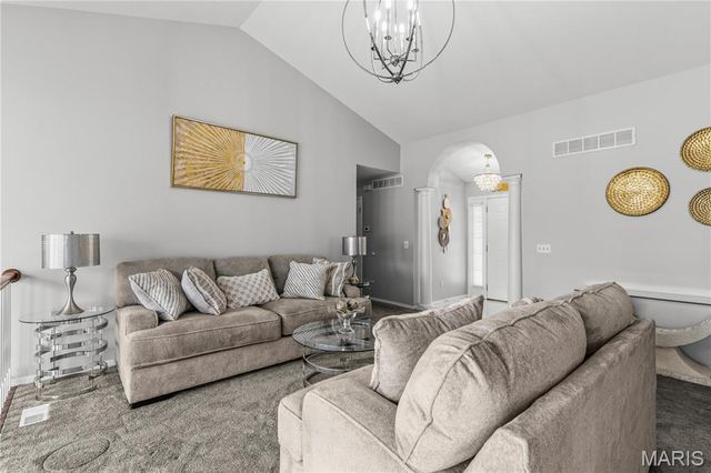 7 Country Lane Court, Florissant, MO 63033