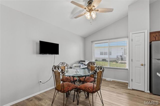 7 Country Lane Court, Florissant, MO 63033