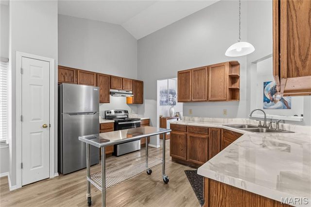 7 Country Lane Court, Florissant, MO 63033