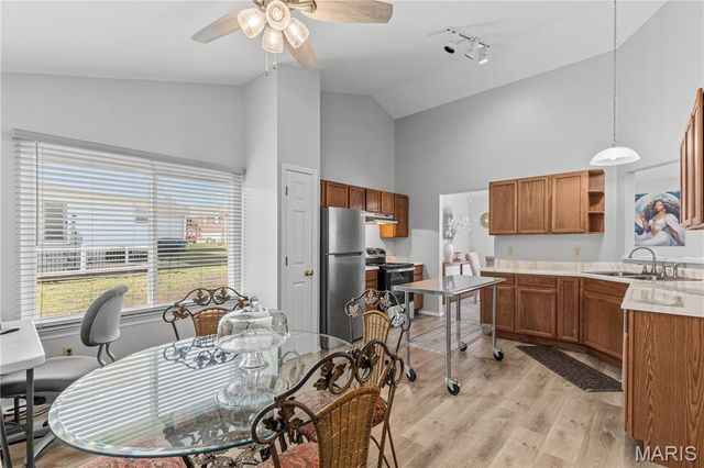 7 Country Lane Court, Florissant, MO 63033