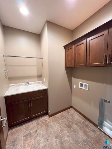 1501 S Wheatland Ave Avenue, Sioux Falls, SD 57106