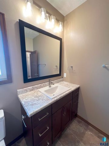 1501 S Wheatland Ave Avenue, Sioux Falls, SD 57106