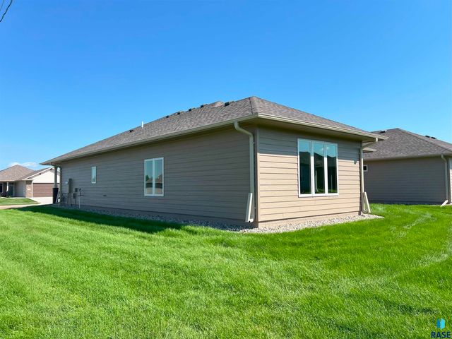 1501 S Wheatland Ave Avenue, Sioux Falls, SD 57106