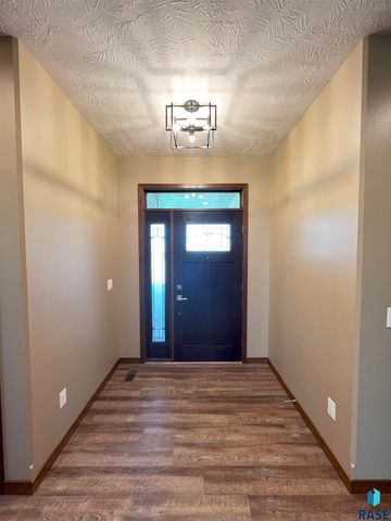 1501 S Wheatland Ave Avenue, Sioux Falls, SD 57106