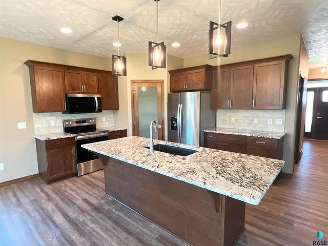 1501 S Wheatland Ave Avenue, Sioux Falls, SD 57106