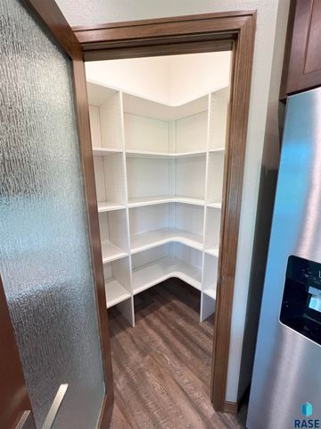 1501 S Wheatland Ave Avenue, Sioux Falls, SD 57106