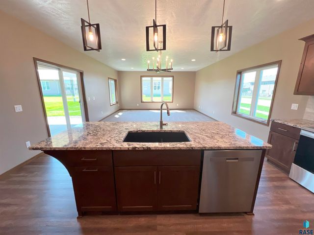 1501 S Wheatland Ave Avenue, Sioux Falls, SD 57106