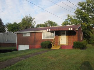 121 Sylvan Dr, Lower Burrell, PA 15068