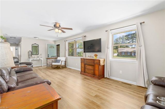 381 Pagan RD, Smithfield, VA 23430