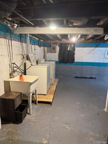 2216 Arlington Avenue, Flint, MI 48506