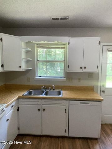 104 Easy Street, Jacksonville, NC 28546