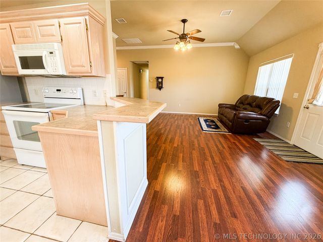 1208 W 1st Street, Tahlequah, OK 74464