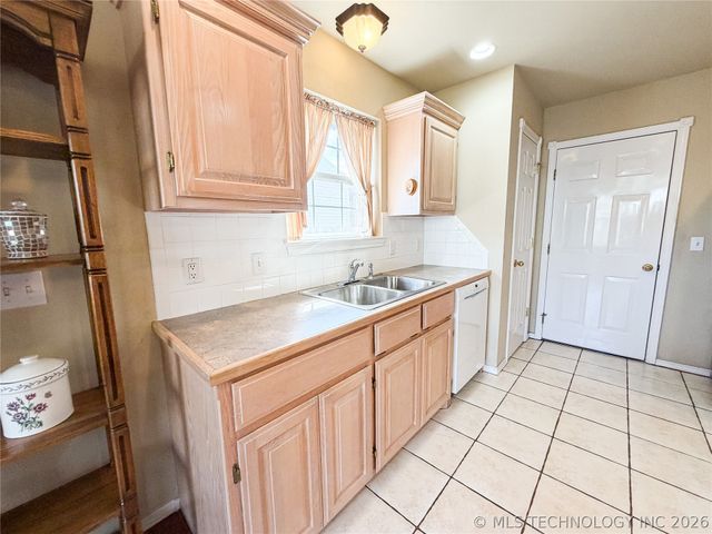 1208 W 1st Street, Tahlequah, OK 74464