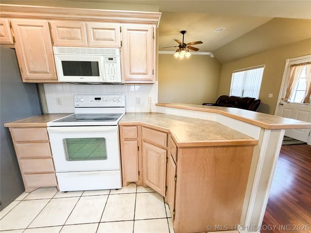 1208 W 1st Street, Tahlequah, OK 74464