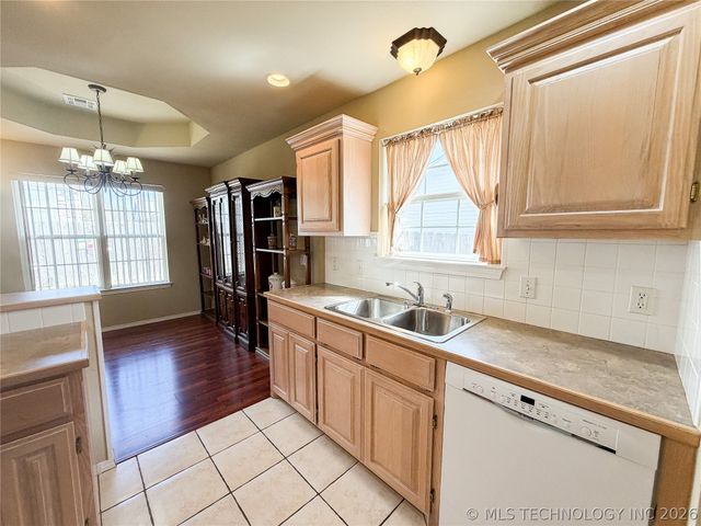 1208 W 1st Street, Tahlequah, OK 74464