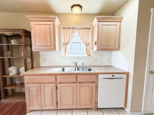 1208 W 1st Street, Tahlequah, OK 74464