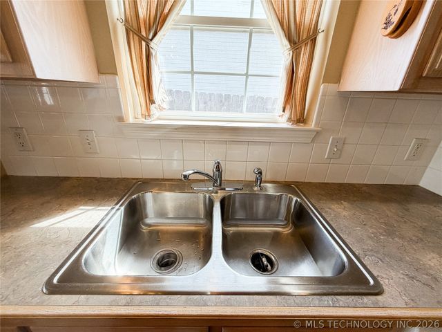 1208 W 1st Street, Tahlequah, OK 74464