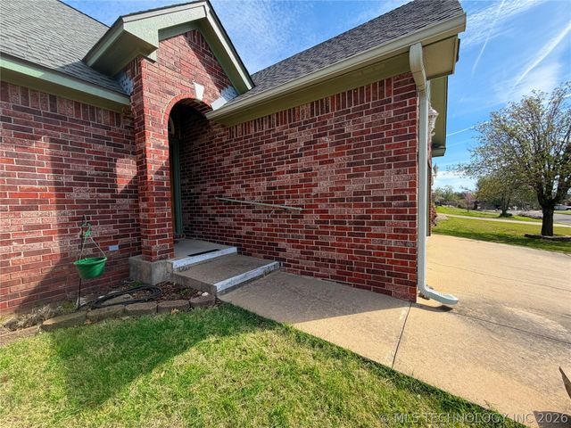 1208 W 1st Street, Tahlequah, OK 74464