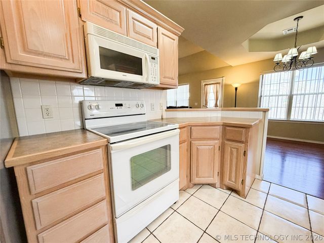 1208 W 1st Street, Tahlequah, OK 74464