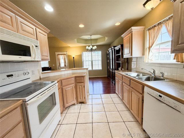 1208 W 1st Street, Tahlequah, OK 74464