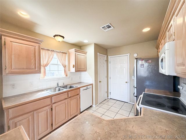 1208 W 1st Street, Tahlequah, OK 74464