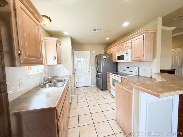 1208 W 1st Street, Tahlequah, OK 74464