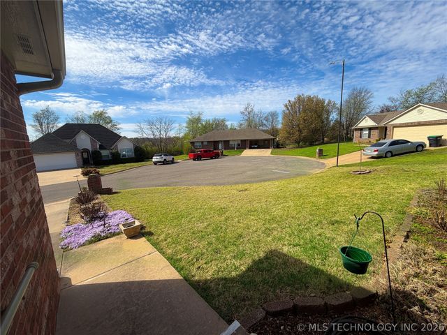 1208 W 1st Street, Tahlequah, OK 74464