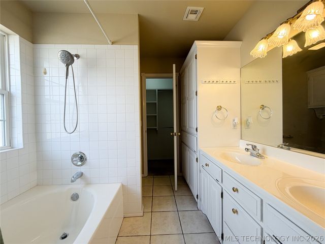 1208 W 1st Street, Tahlequah, OK 74464