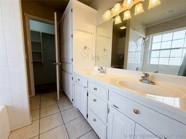 1208 W 1st Street, Tahlequah, OK 74464