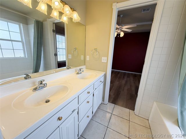 1208 W 1st Street, Tahlequah, OK 74464