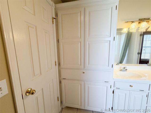 1208 W 1st Street, Tahlequah, OK 74464