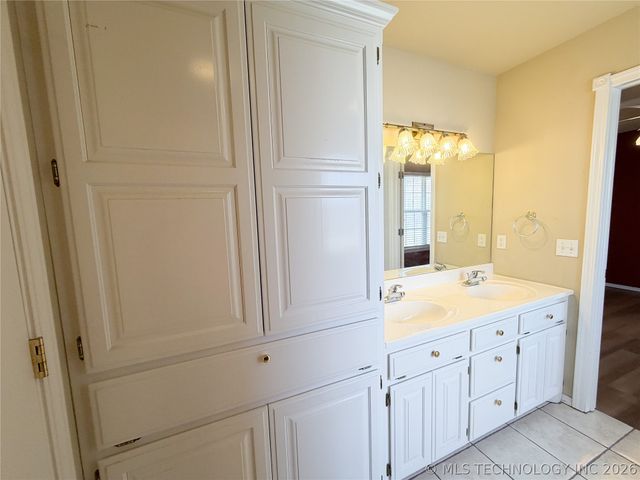 1208 W 1st Street, Tahlequah, OK 74464