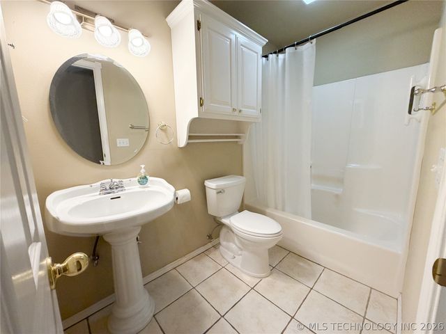 1208 W 1st Street, Tahlequah, OK 74464