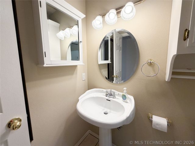 1208 W 1st Street, Tahlequah, OK 74464