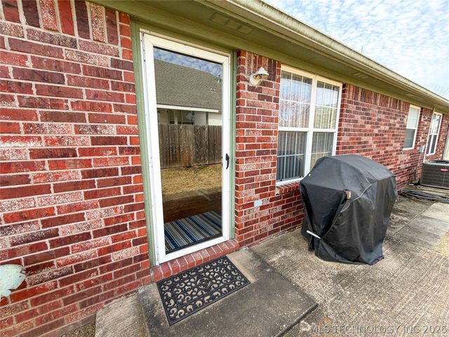 1208 W 1st Street, Tahlequah, OK 74464
