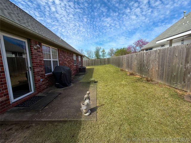 1208 W 1st Street, Tahlequah, OK 74464