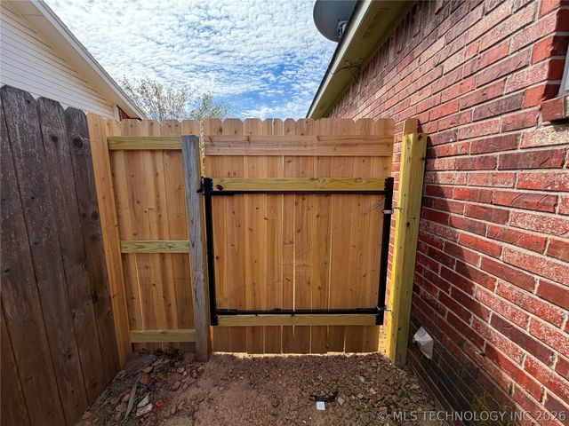 1208 W 1st Street, Tahlequah, OK 74464