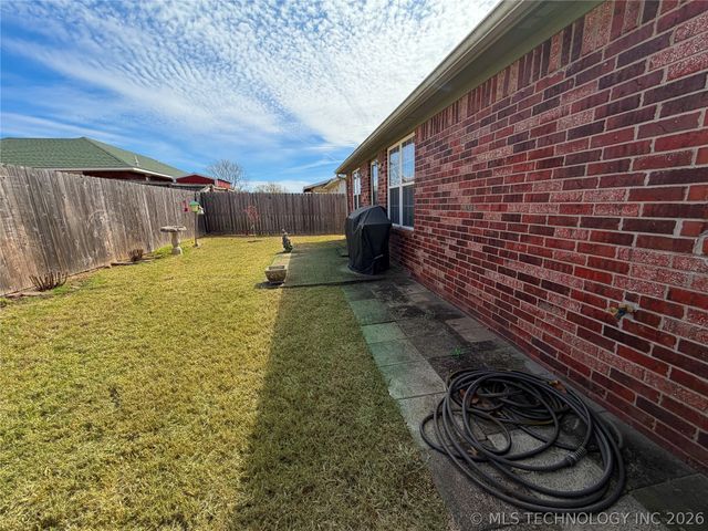 1208 W 1st Street, Tahlequah, OK 74464