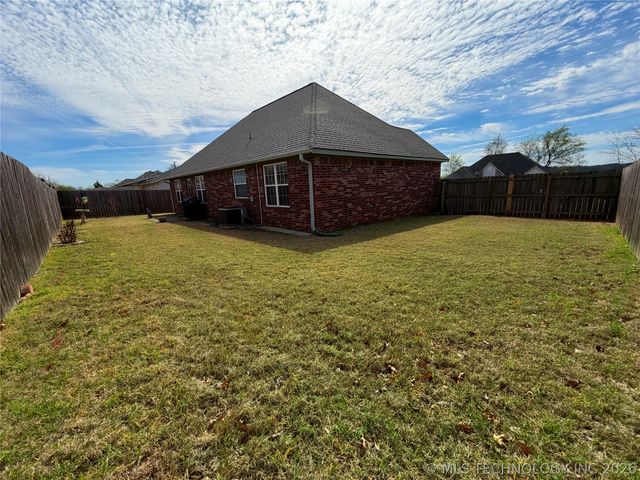 1208 W 1st Street, Tahlequah, OK 74464
